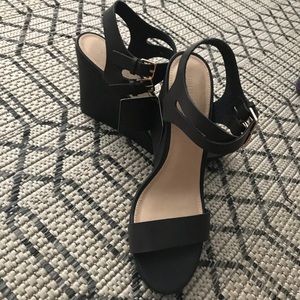 NWT- Forever 21 Black platform Sandals.